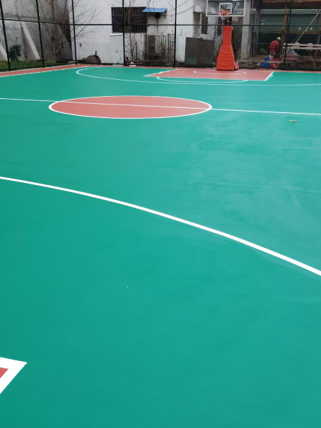 长泰 球场长期使用易出现地面开裂